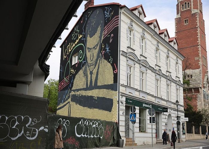 https://gazetakrakowska.pl/legendarny-kompozytor-ma-w-krakowie-swoj-mural/ga/c13-17495493/zd/66906999