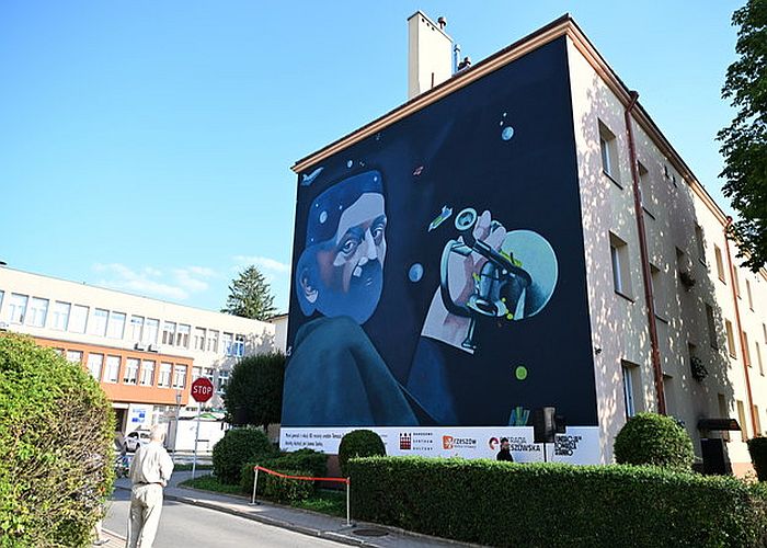 https://www.rmf24.pl/regiony/rzeszow/news-tomasz-stanko-ma-w-rodzinnym-rzeszowie-swoj-mural,nId,6178180#crp_state=1